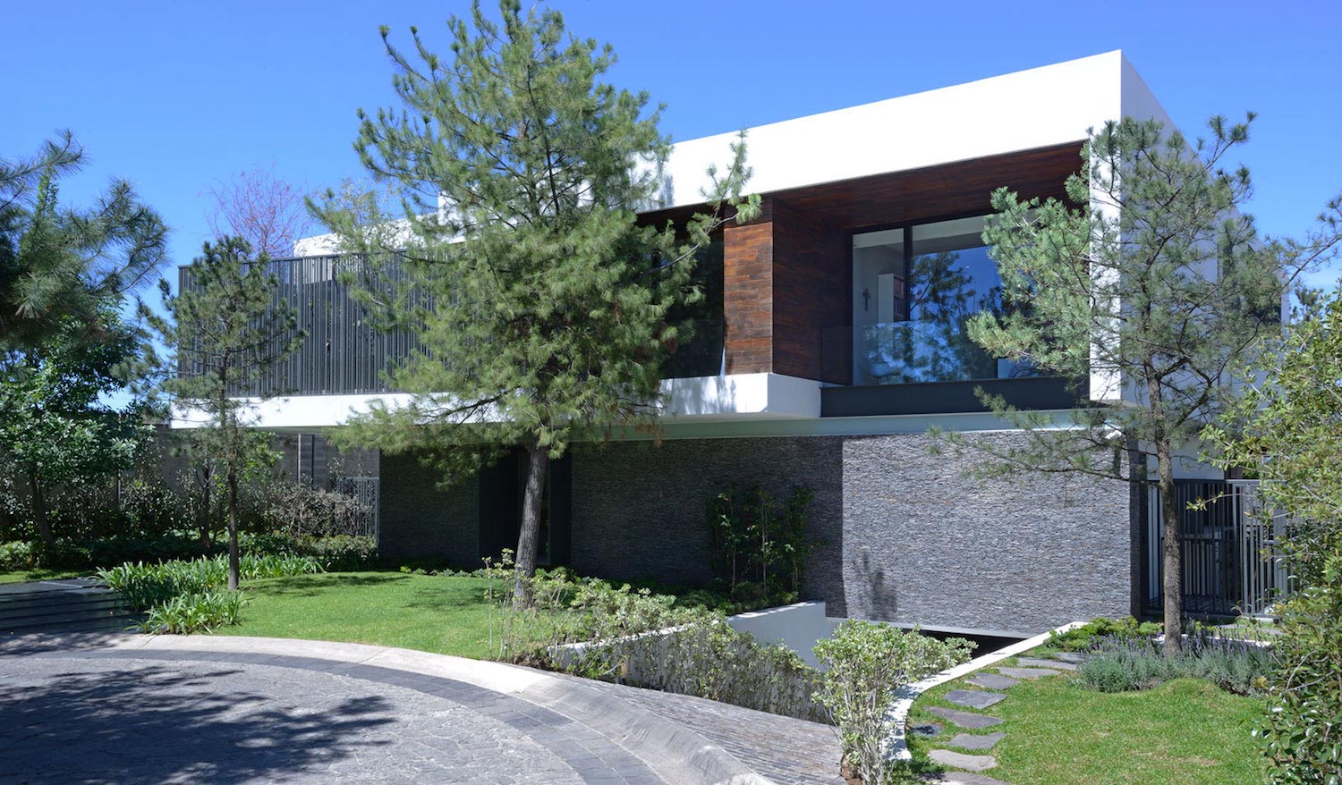 墨西哥瓜达拉哈拉双高空间现代中庭住宅-2