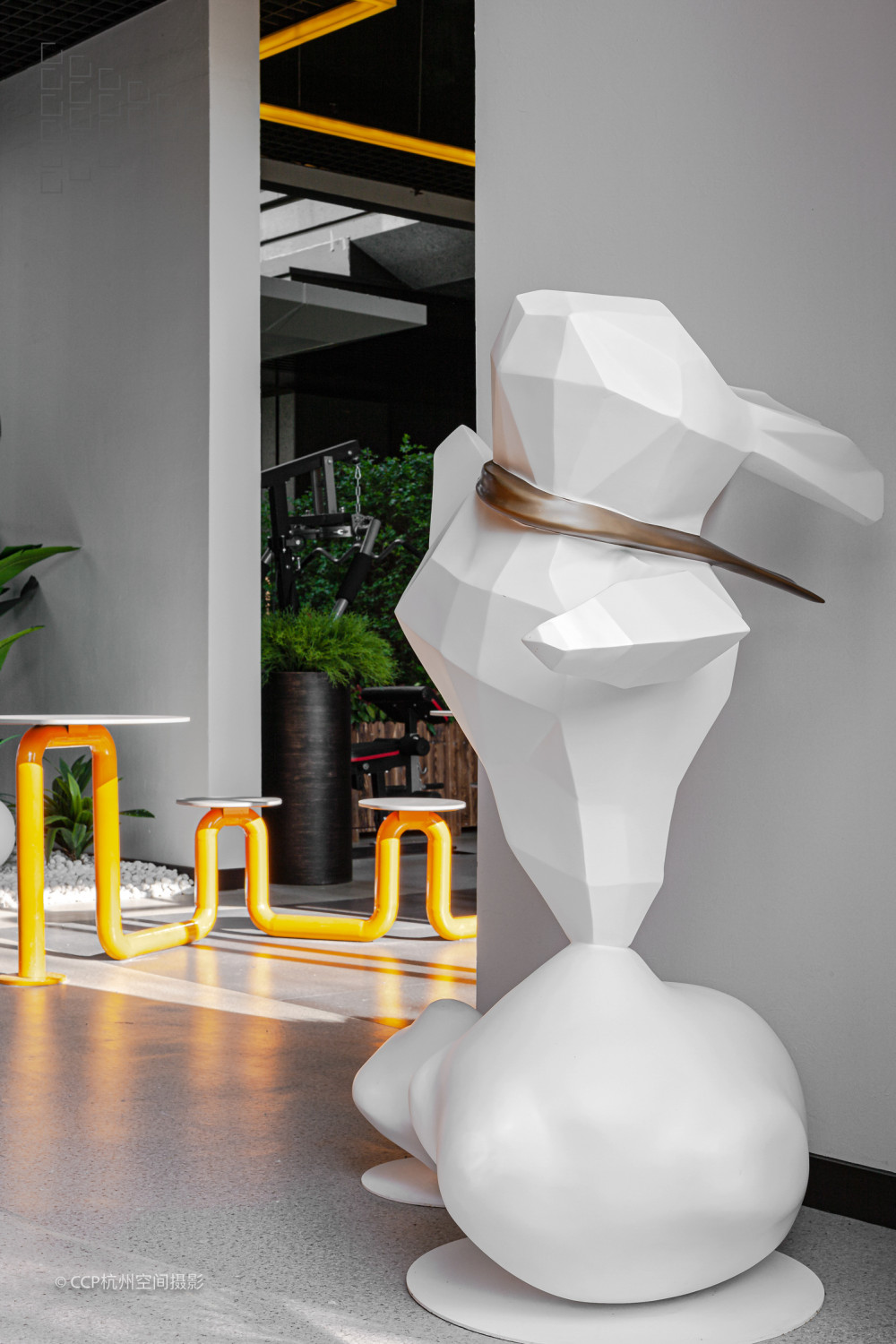 肇庆雅居乐香港城现代架空层空间设计丨中国肇庆丨鲲誉-15