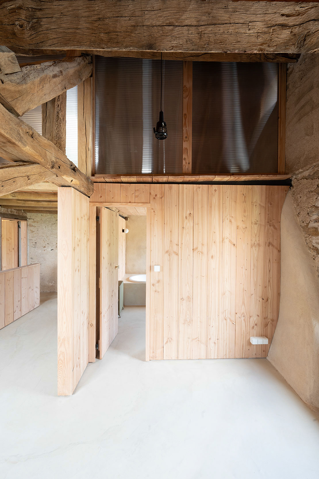 La Grange Burgundy Farm Renovation and Conversion / Le Dévéhat Vuarnesson Architectes-39