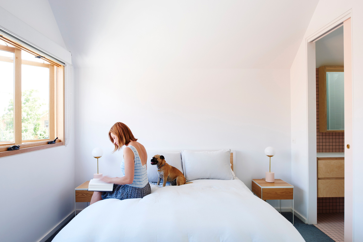 Новый дом с традиционным фасадом на участке шириной 5 метров-40