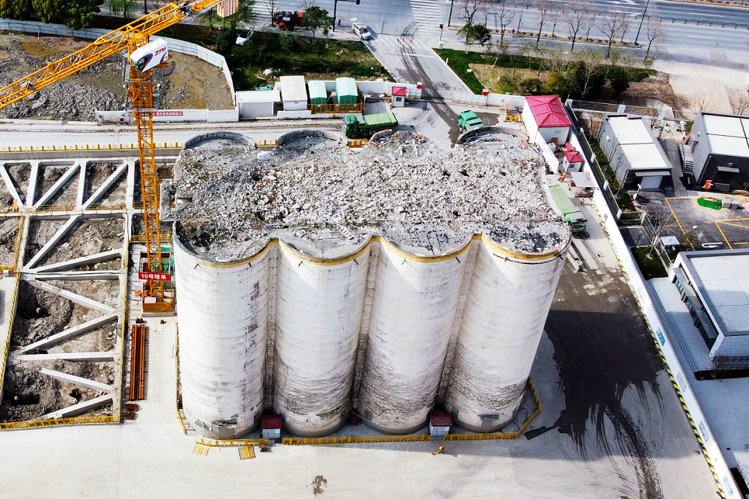 张江之尚“八联筒”外壁完成斜切，上海建工让工业遗存焕新重生-26