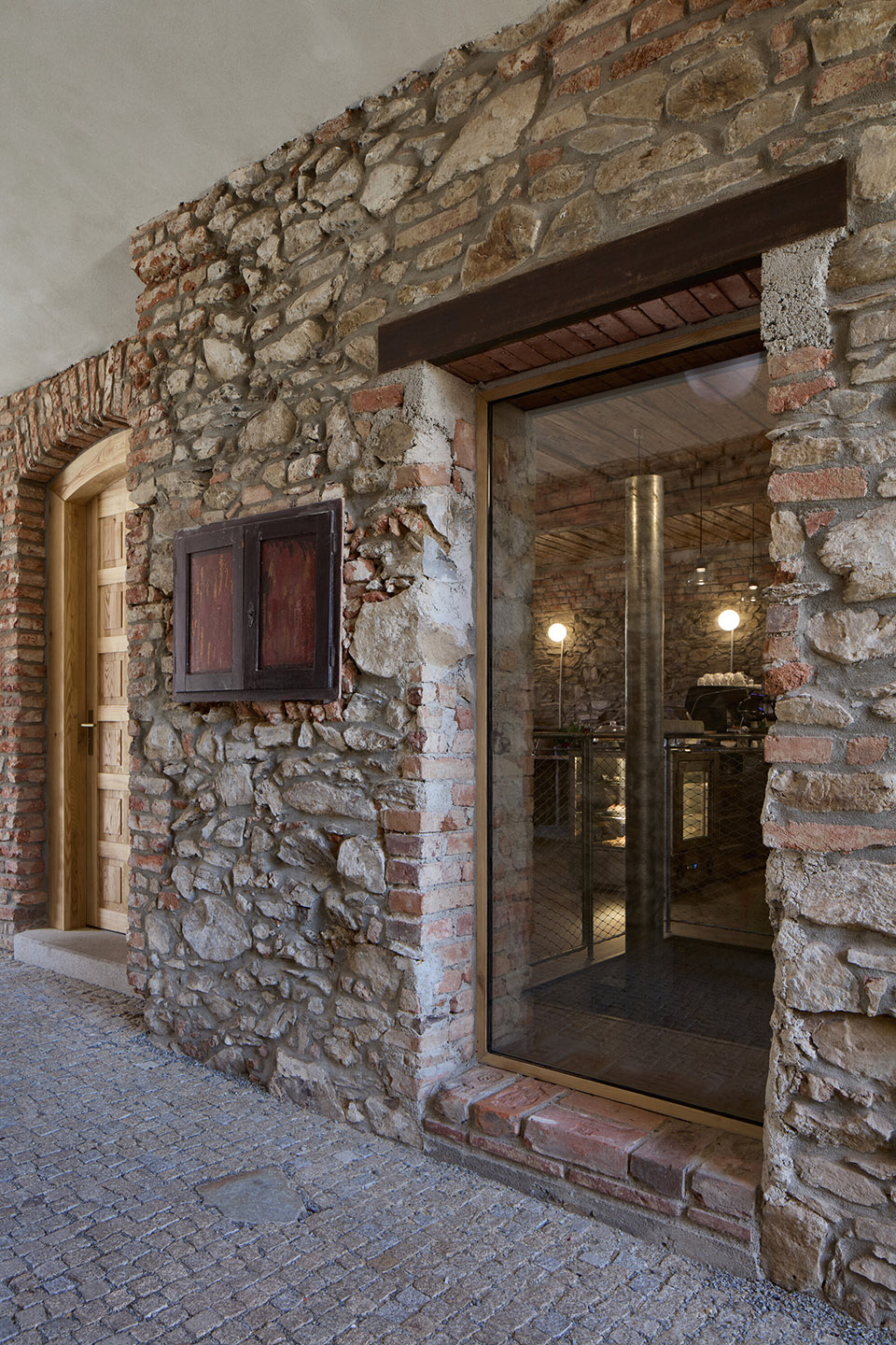 K66咖啡馆与联排住宅丨matěj šebek architekti-15