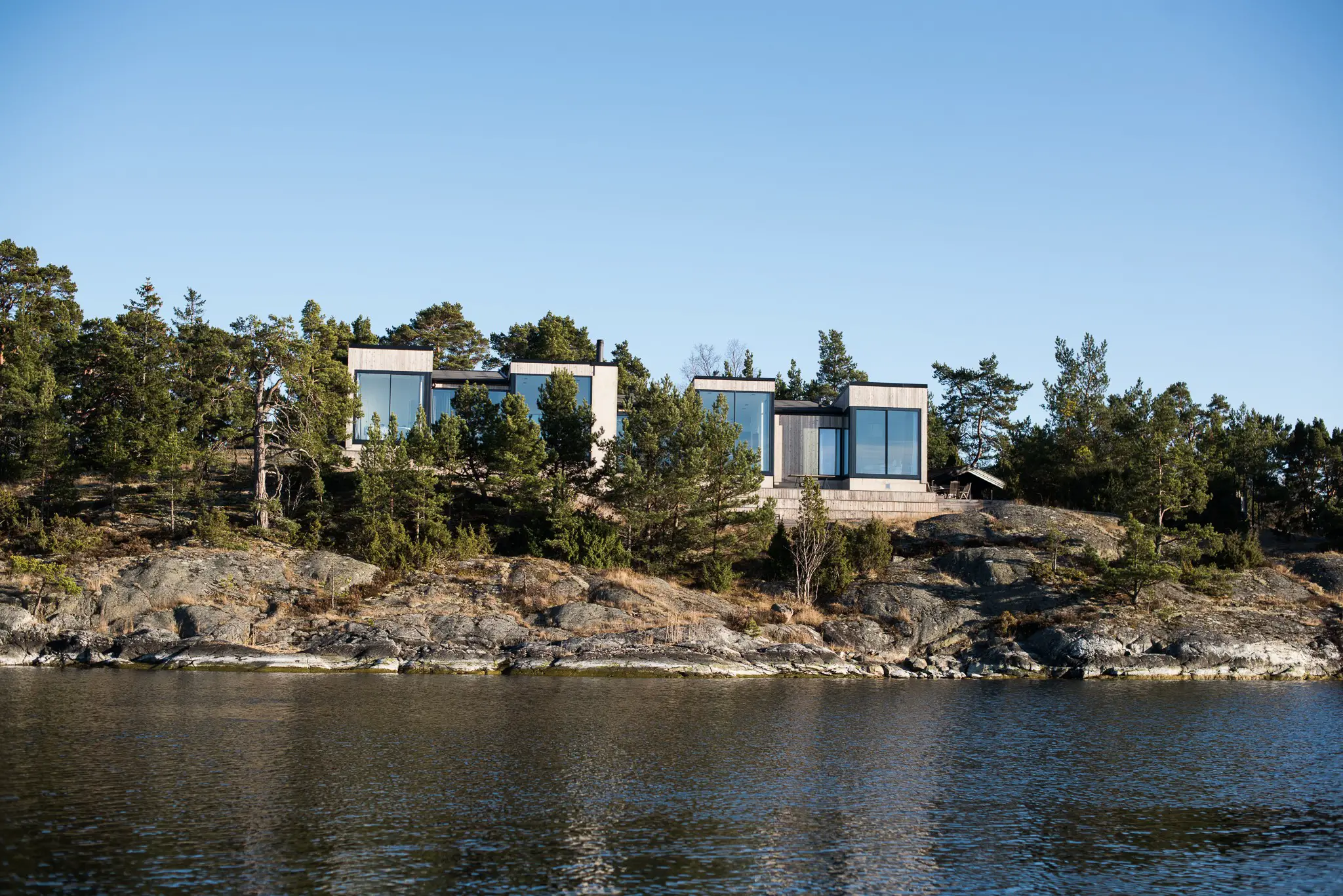 瑞典湖泊度假屋 | 梦幻般的水边度假胜地-23