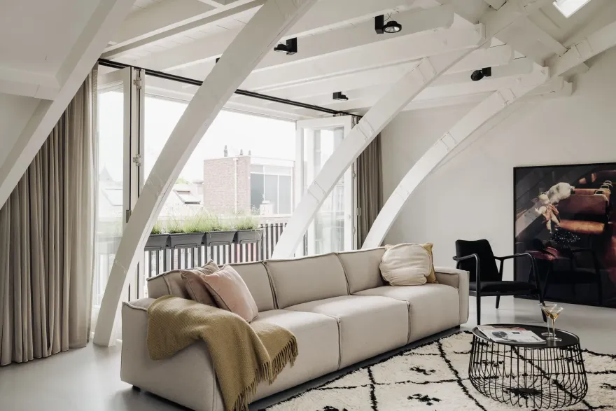 阿姆斯特丹多功能现代公寓,古老建筑的现代新生-5