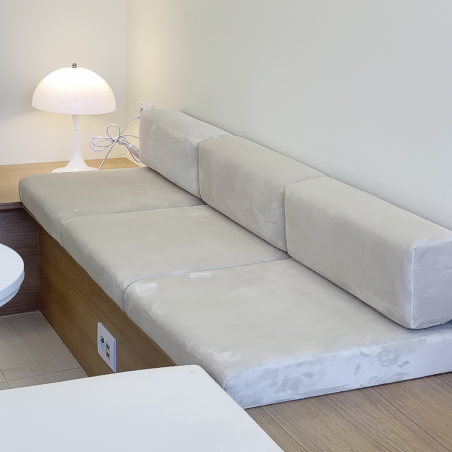 首尔“白洞”咖啡馆，简约风 12 坪空间设计-6