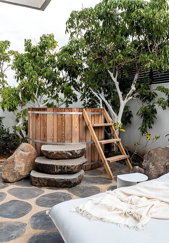 A Taste of Europe Nestled in the Med: An Israeli Home with a European Touch-12