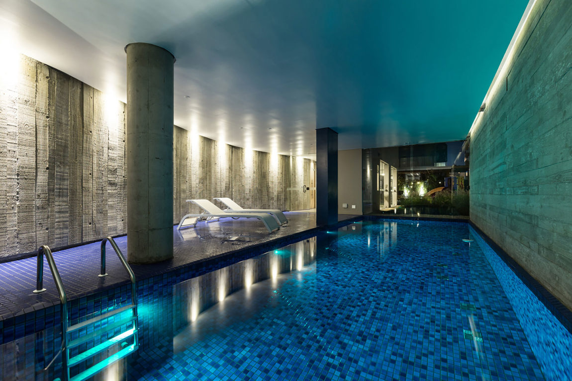 巴西博萨俱乐部现代住宅 | 混凝土与玻璃的精致融合-30