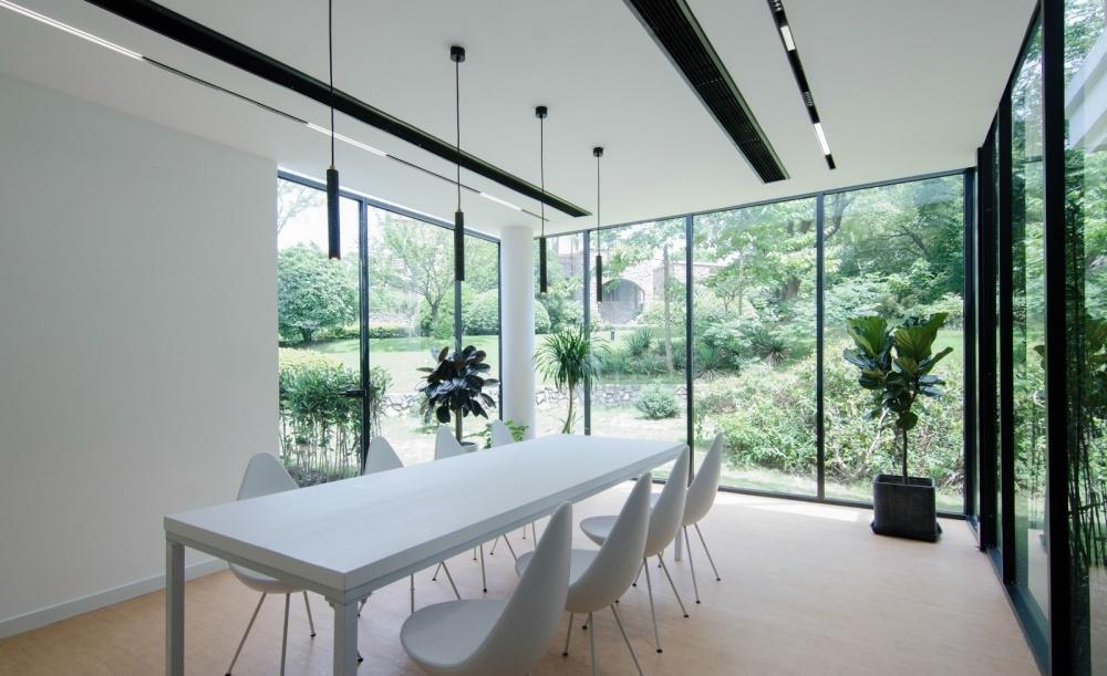 光影穿梭的现代宅院-44