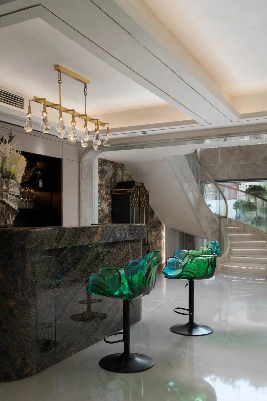 自然之境 · 夏天设计师打造 580㎡优雅别墅-25