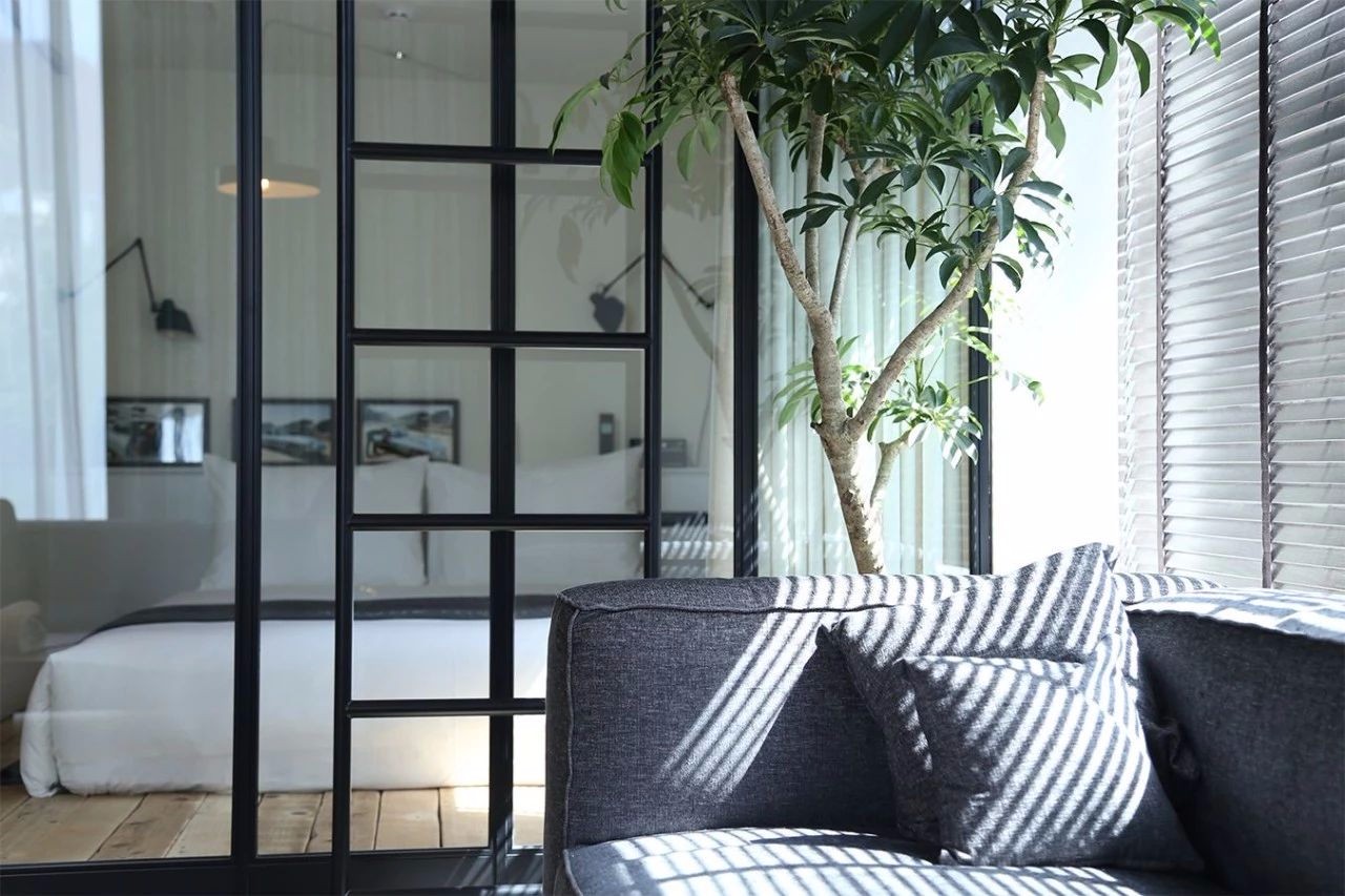 这个LOFT酒店装潢简单 / 住一晚却要6000块-57