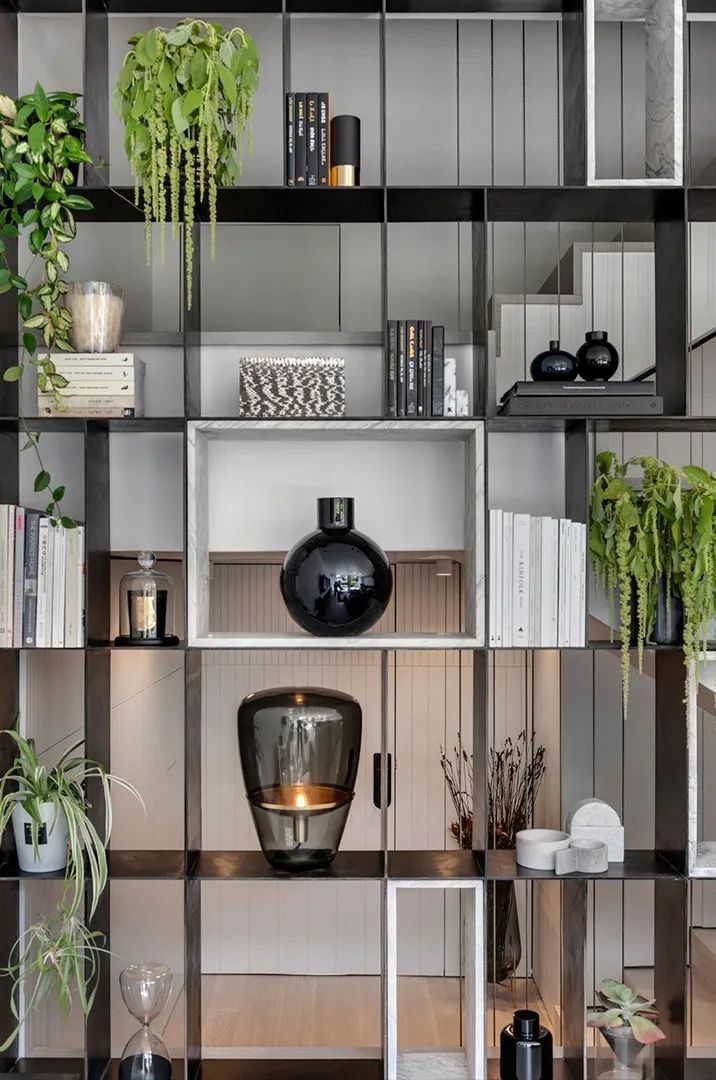 Aviram Kushmirski 打造轻奢风空间，黑白色调与实木地板的完美搭配-51