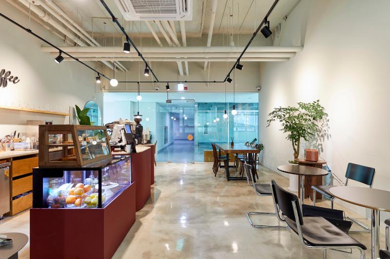 简约设计打造 15 坪咖啡厅-9