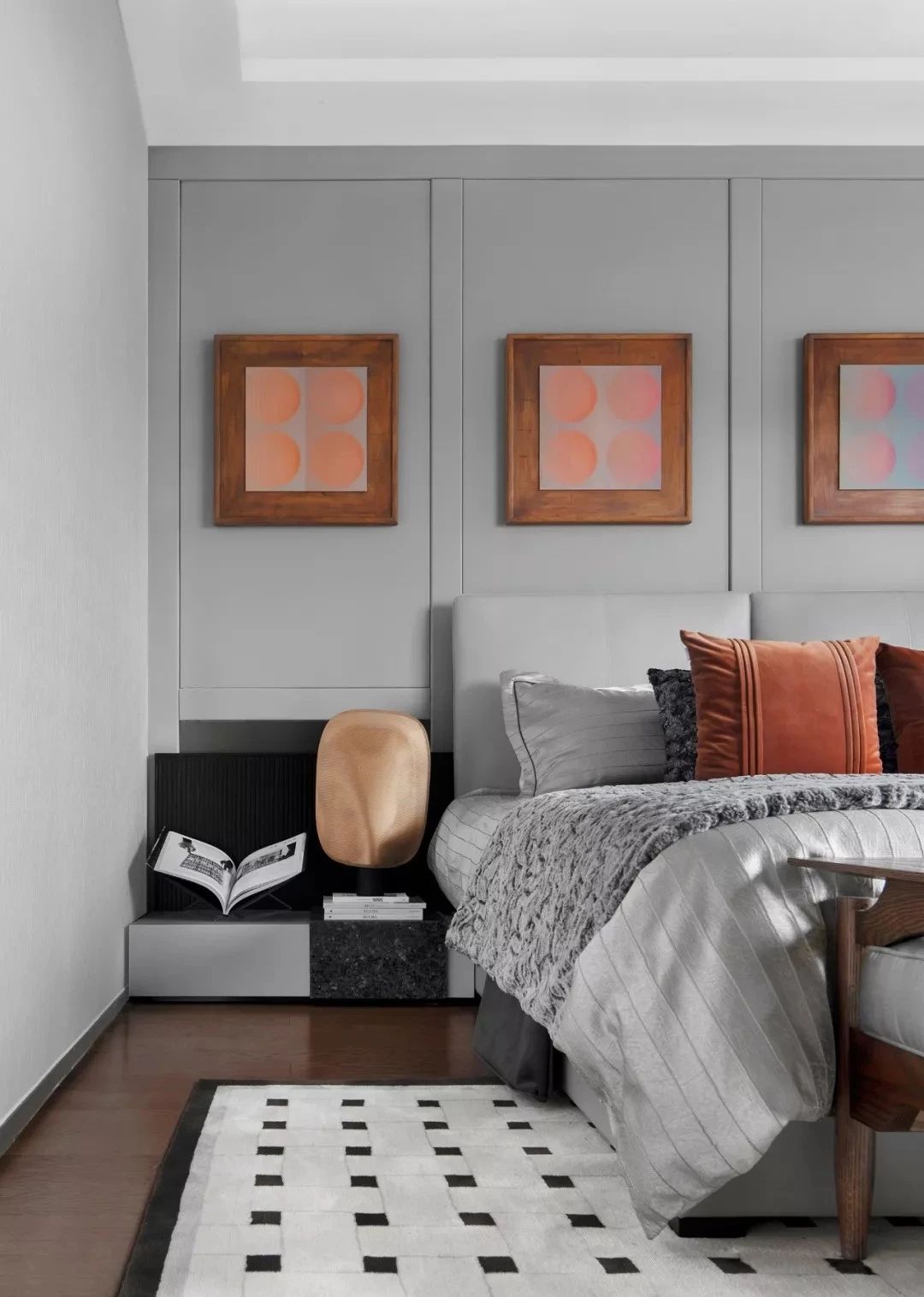 高级灰撞色搭配室内设计-12