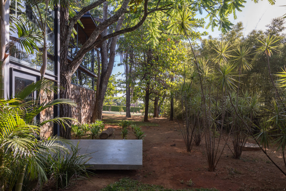 巴西 Labcity 设计工作室打造的原生态石墙住宅-23