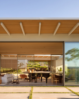 JL Residence / Kiko Castello Branco Arquitetura + Lucas Cunha