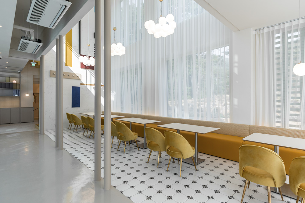 现代高级的布兰奇咖啡馆设计-12