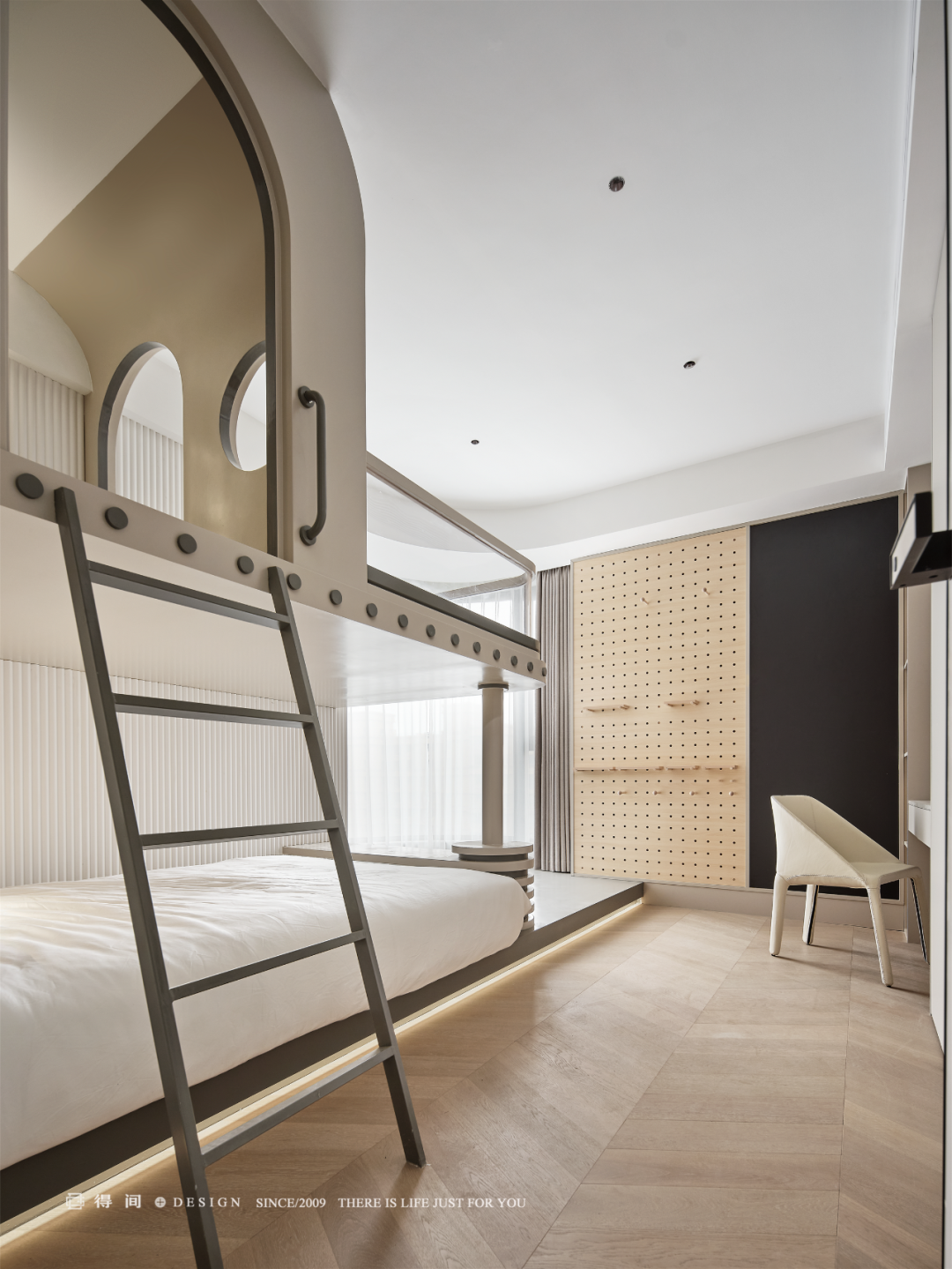 实景首发丨双餐厅、地台儿童房...用治愈系原木住宅给春日来信-176