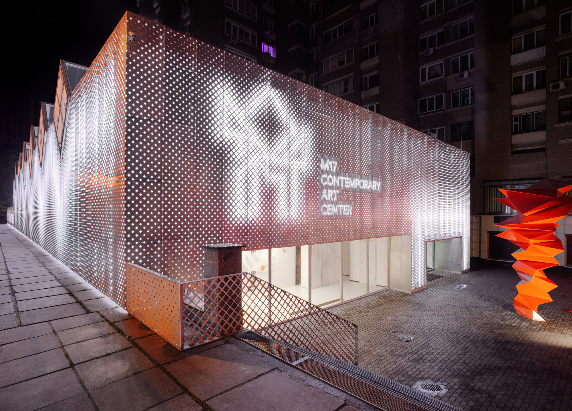 乌克兰 M17 当代艺术中心,现代设计与传统元素的完美融合-5