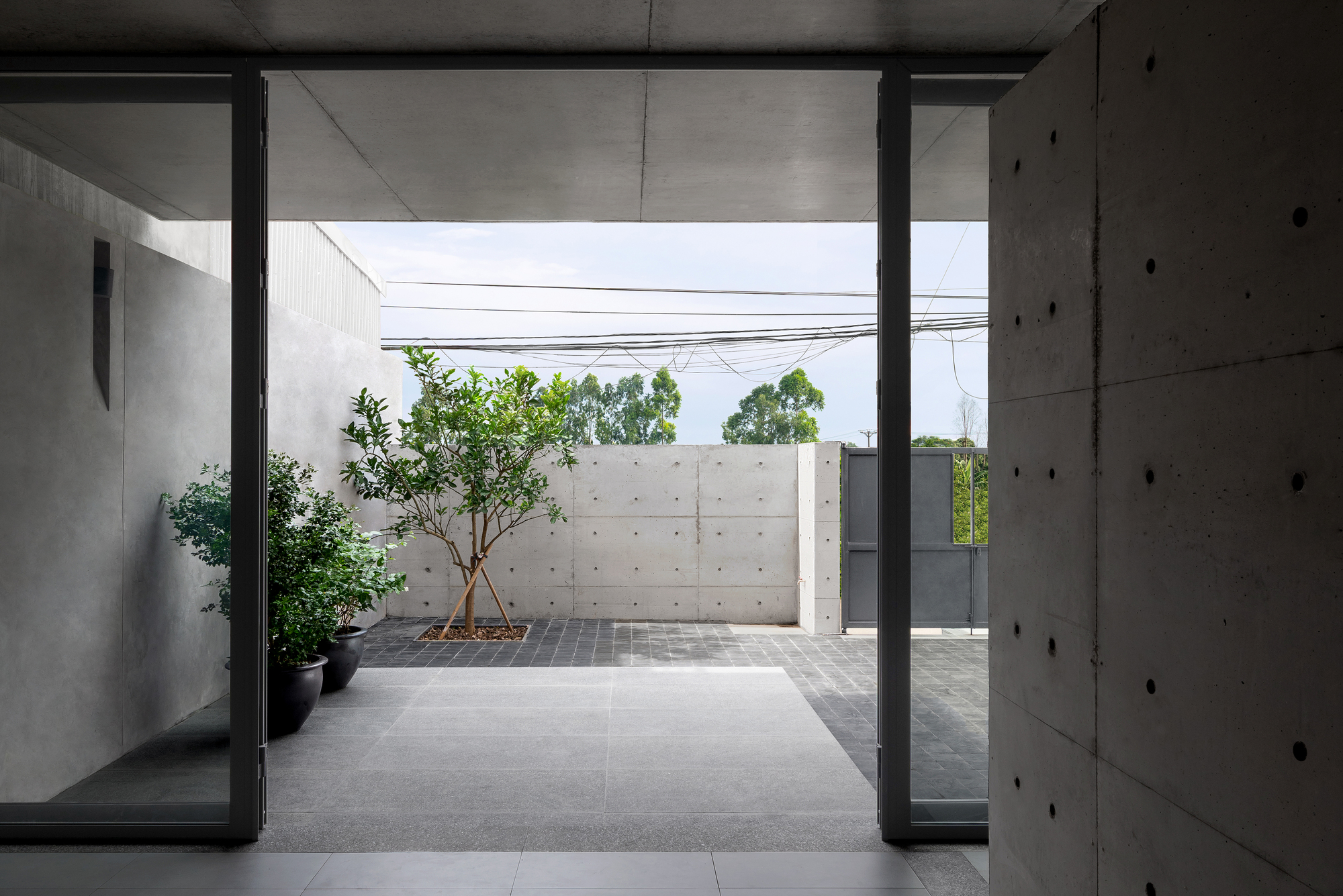 河内小型家庭住宅设计 | 双庭院通风，室内外融合-9