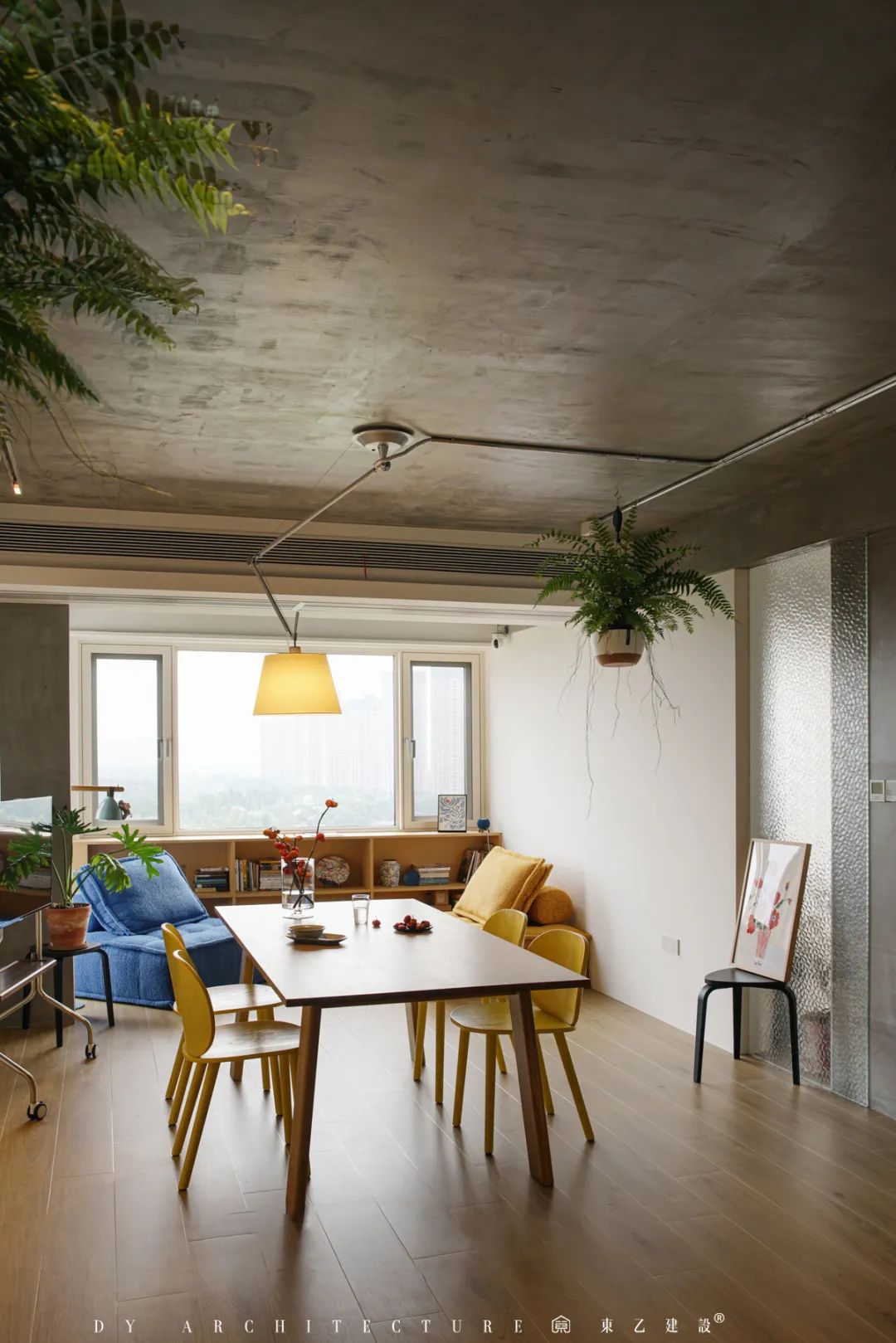 原始粗狂的混凝土裸顶遇上紧凑小三房,这酷酷的松弛感真让人着迷丨中国长沙丨東乙建设-74