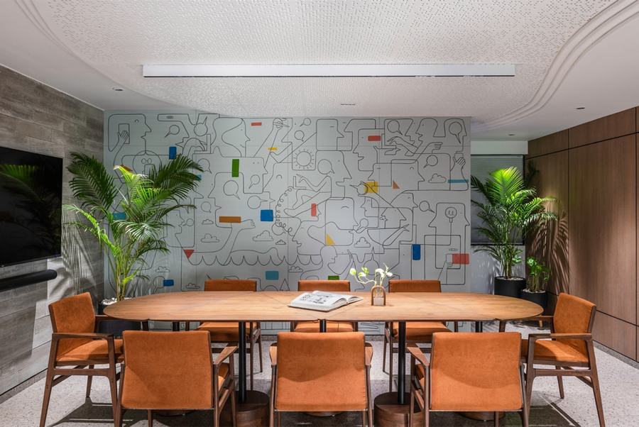 使用了温暖的材料和俏皮的墙面饰面,打造房地产办公室设计 - 米尚丽零售设计网 MISUNLY- 美好品牌店铺空间发现者-2