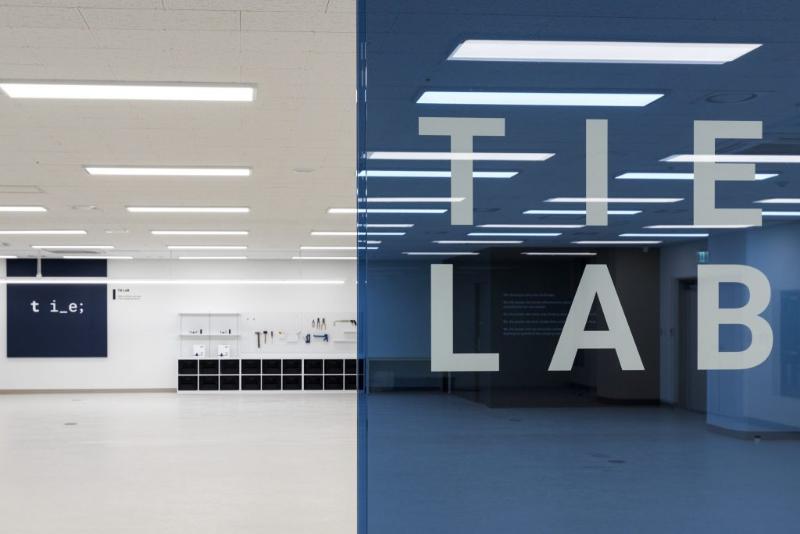 简约现代办公空间设计-17