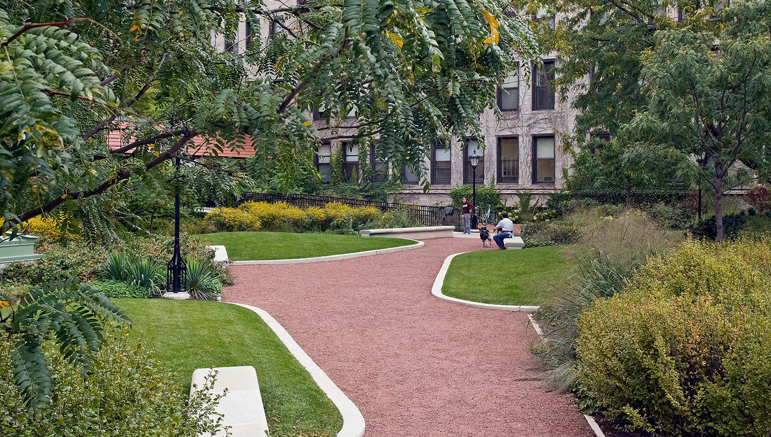 芝加哥大学 Cobb Gate 花园丨美国芝加哥丨大学委员会-6