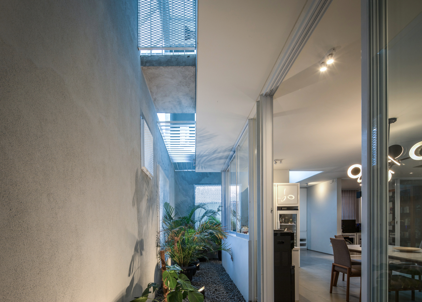 私密而明亮 | 印尼 Cube House 的现代设计-33