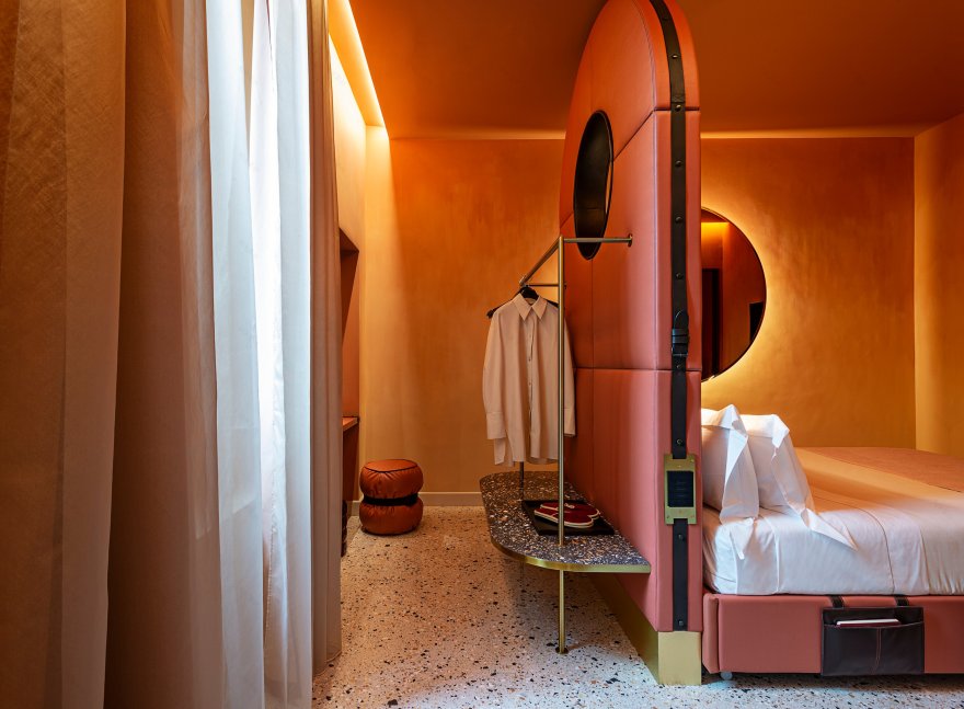 米兰嵌套式酒店 Enterprise Hotel 的时尚黑色设计丨意大利米兰丨Planetaria Hotels-15