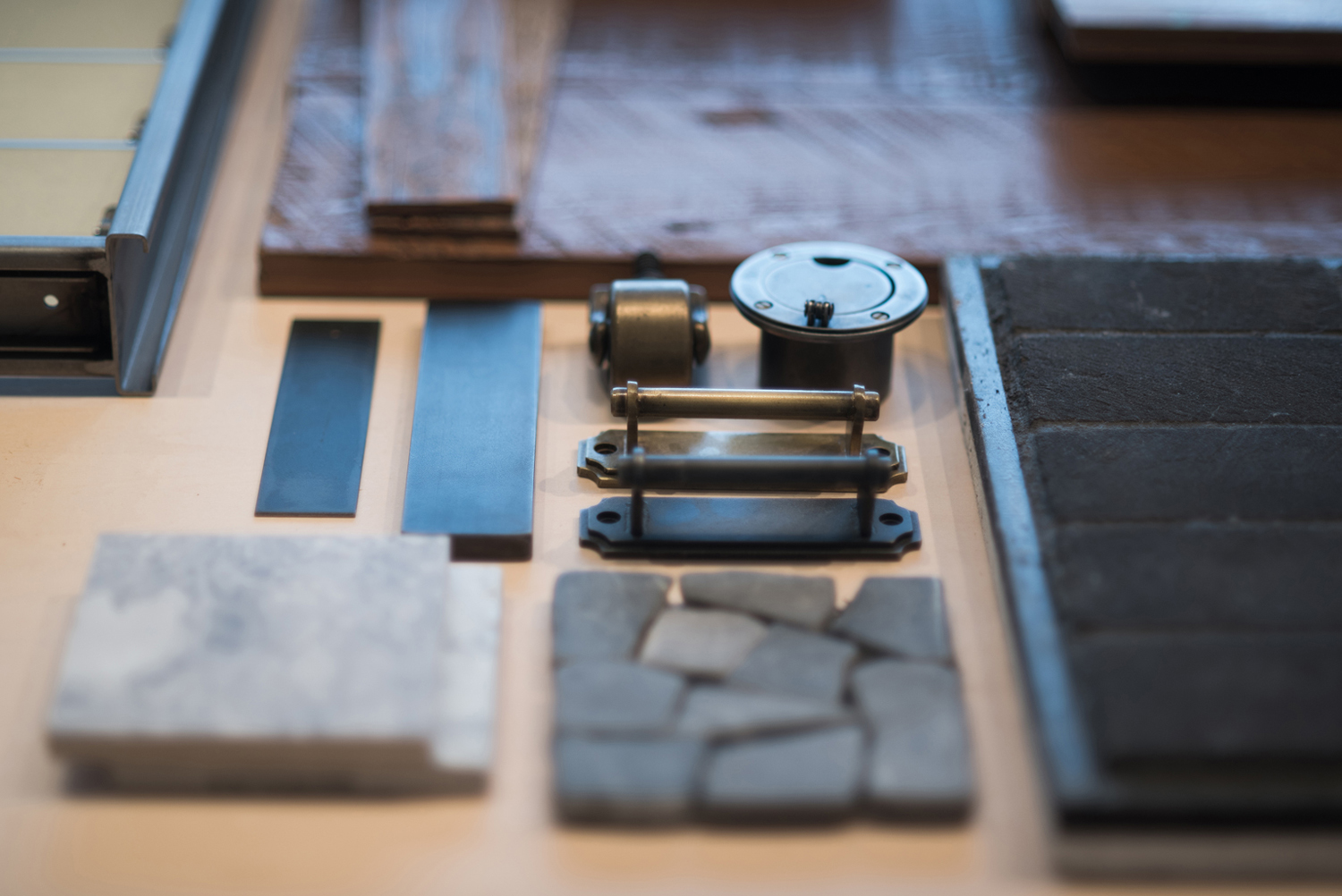 鹅卵石办公室；PEBBLE也可能是特定名称，如品牌名、项目名等，若有更明确语境PEBBLE办公室的表意更明确 此处假设缺乏进一步信息，根据字面直接翻译为鹅卵石办公室 -10