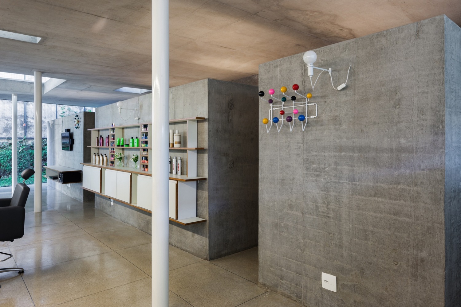 巴西奥兰蒂亚住宅 · 共生设计展现居住与工作空间-37