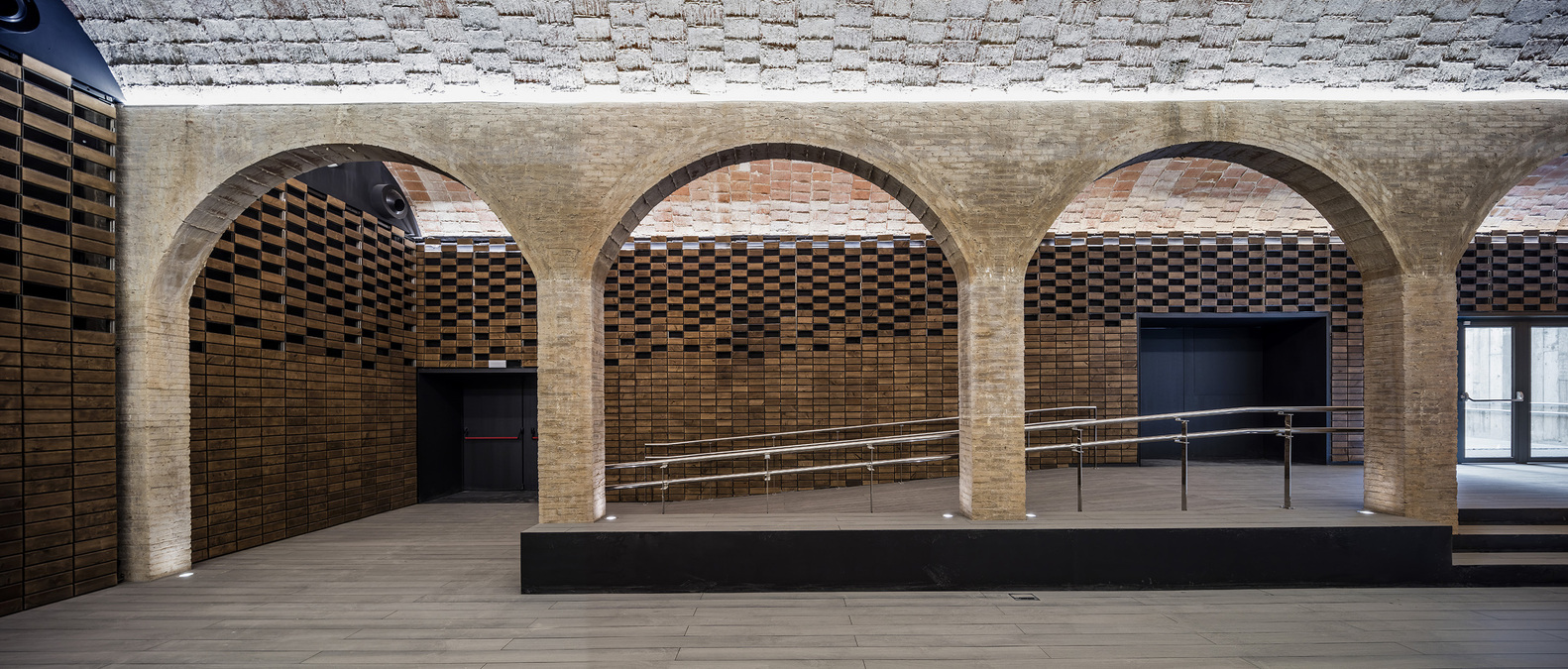 古堡水塔重生,历史与现代交融的公共空间-11