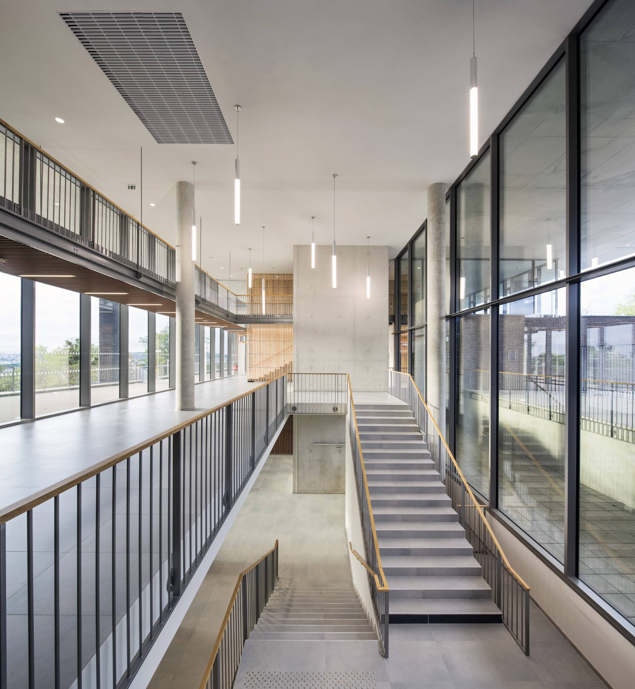 巴黎东部国际高中及寄宿学校丨法国巴黎丨Ateliers 2,3,4,等多个团队-56