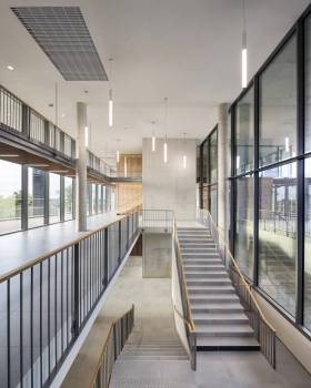 巴黎东部国际高中及寄宿学校丨法国巴黎丨Ateliers 2,3,4,等多个团队