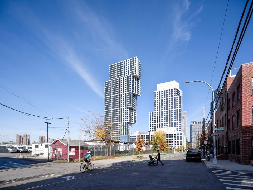 OMA 设计的纽约 EAGLE + WEST 住宅塔楼,巧妙解决空间限制问题-17