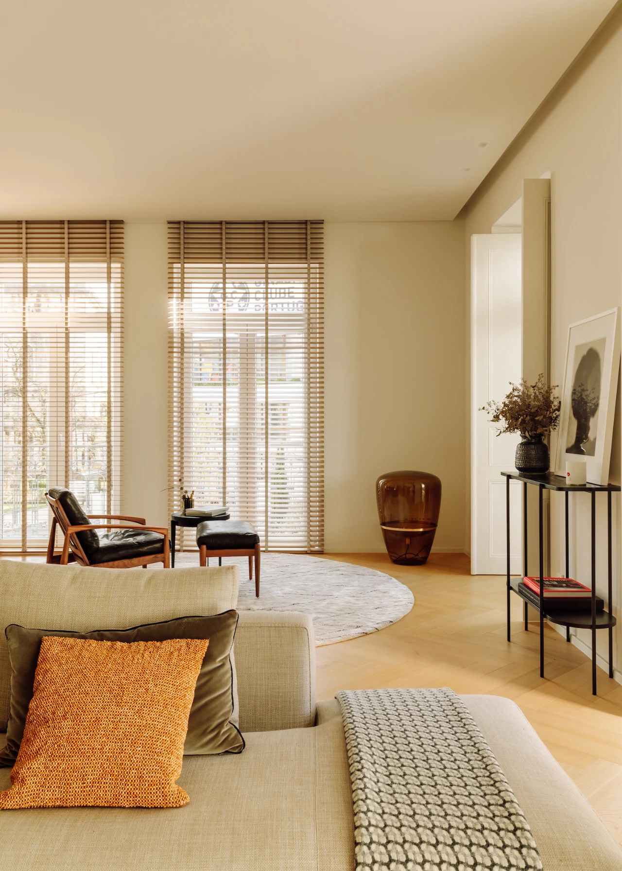 美国现代复古混搭平层设计案例丨葡萄牙里斯本丨Maison Amarande-18