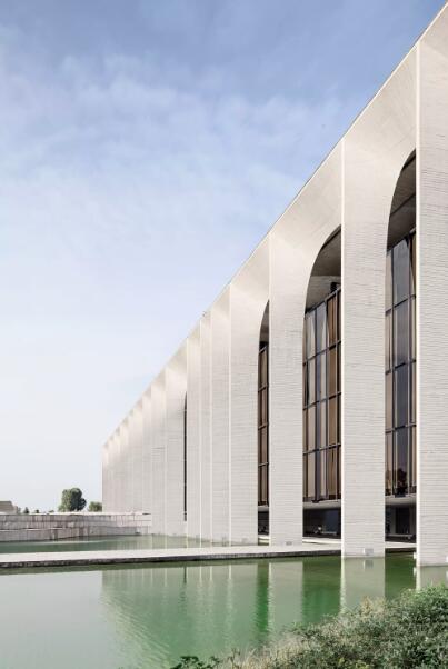 尼迈耶的蒙达多利集团总部丨意大利-1