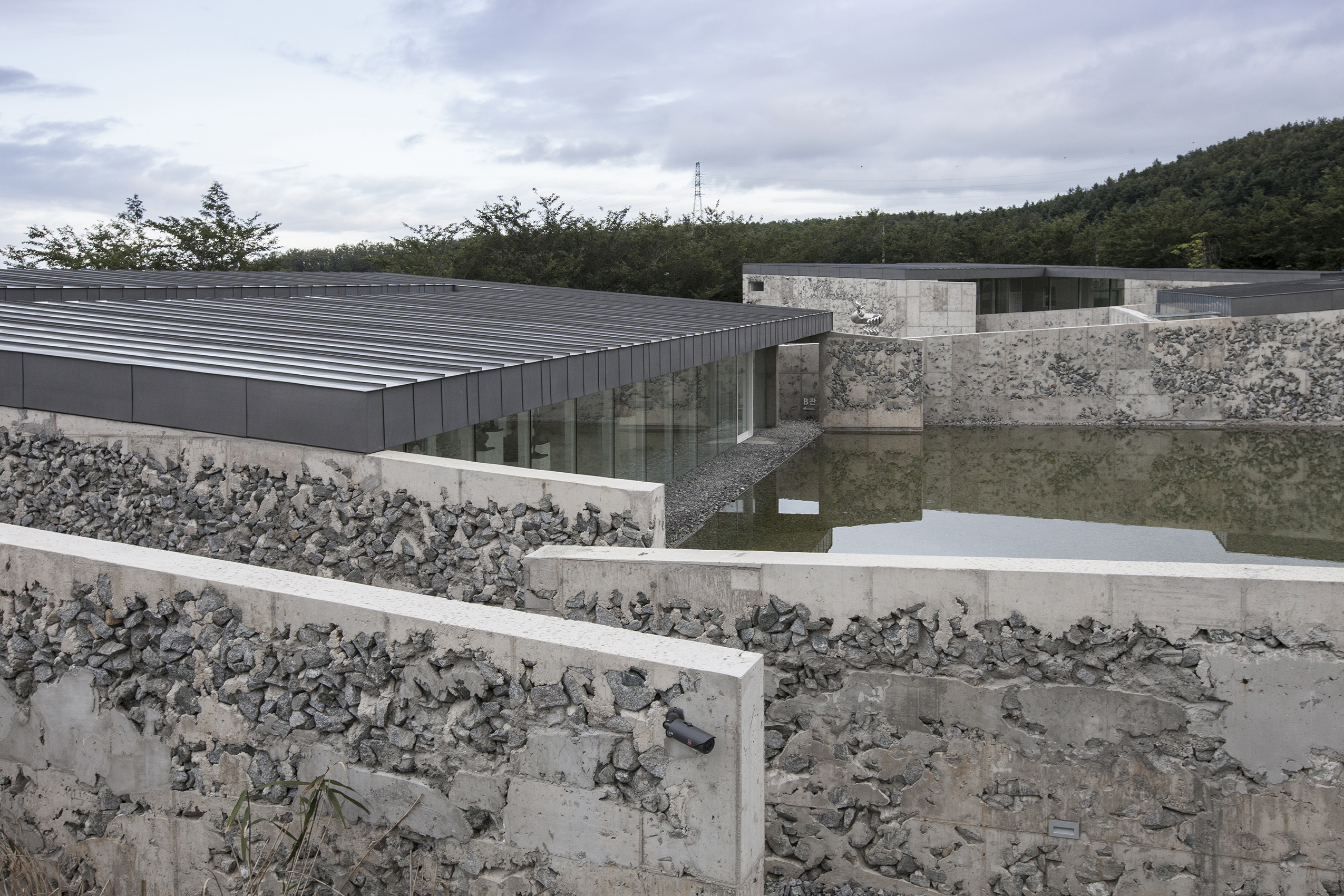 山风松韵的雕塑画廊——韩国 Bauzium 美术馆-22