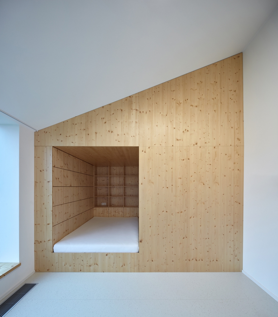 极简嵌入式住宅,打造自然私密空间-36