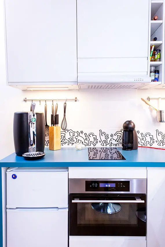 巴黎 18m²迷你公寓，床升至天花板，极致空间利用！-6