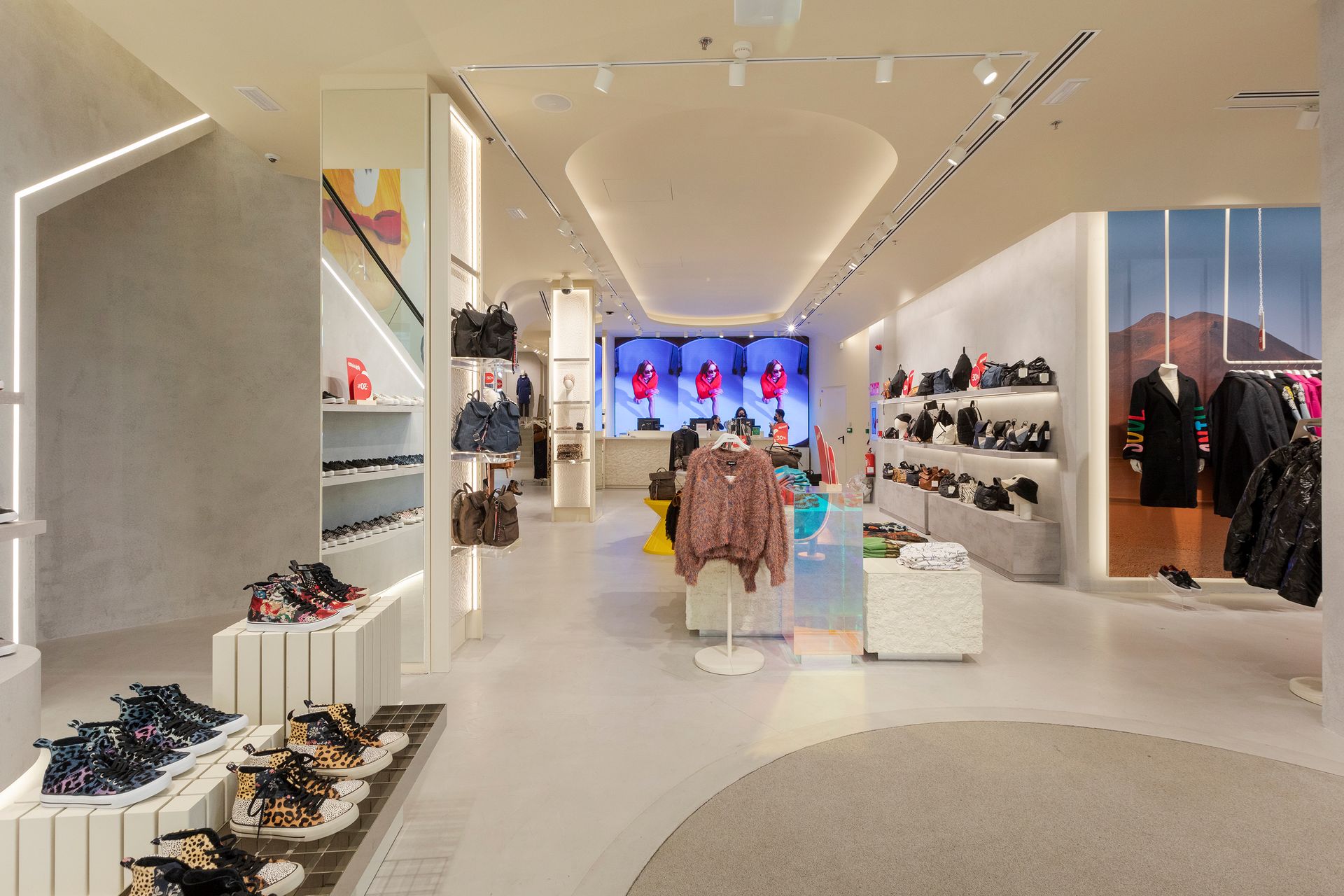 巴塞罗那 Desigual 旗舰店丨西班牙巴塞罗那丨DESIGUAL-9