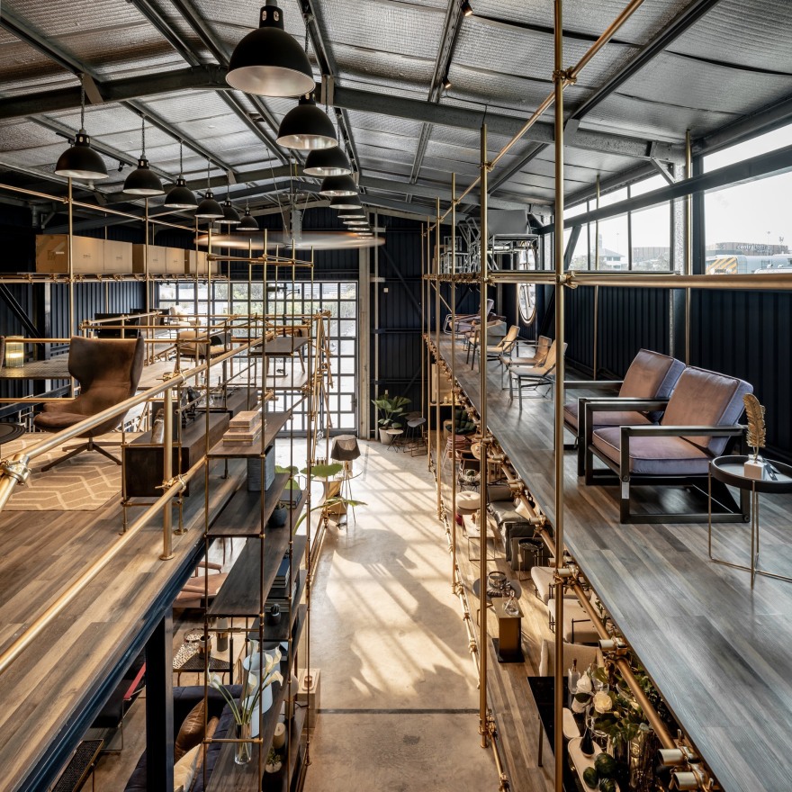 停车场角落的储存仓库变身现代家具展示厅-20