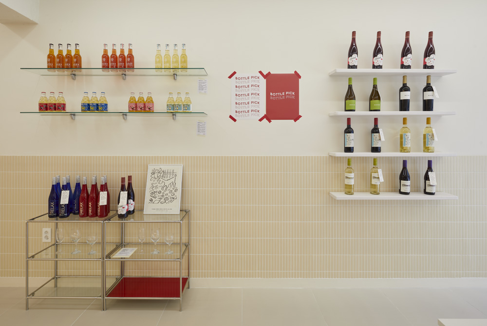 独特的瓶塞设计 | 20 平米小酒馆的吸引力-11