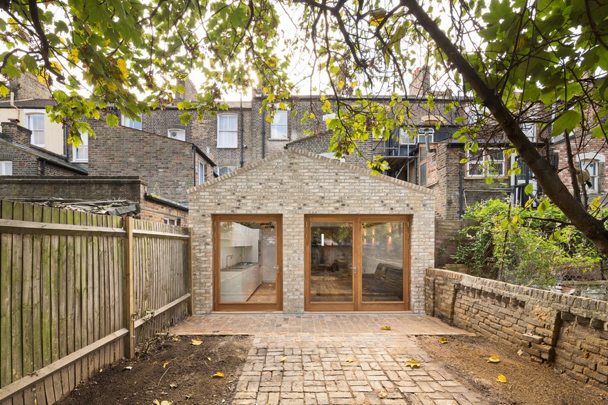 Extension of a Garden Flat Defined by a Dramatic Vaulted Oak Roof-1