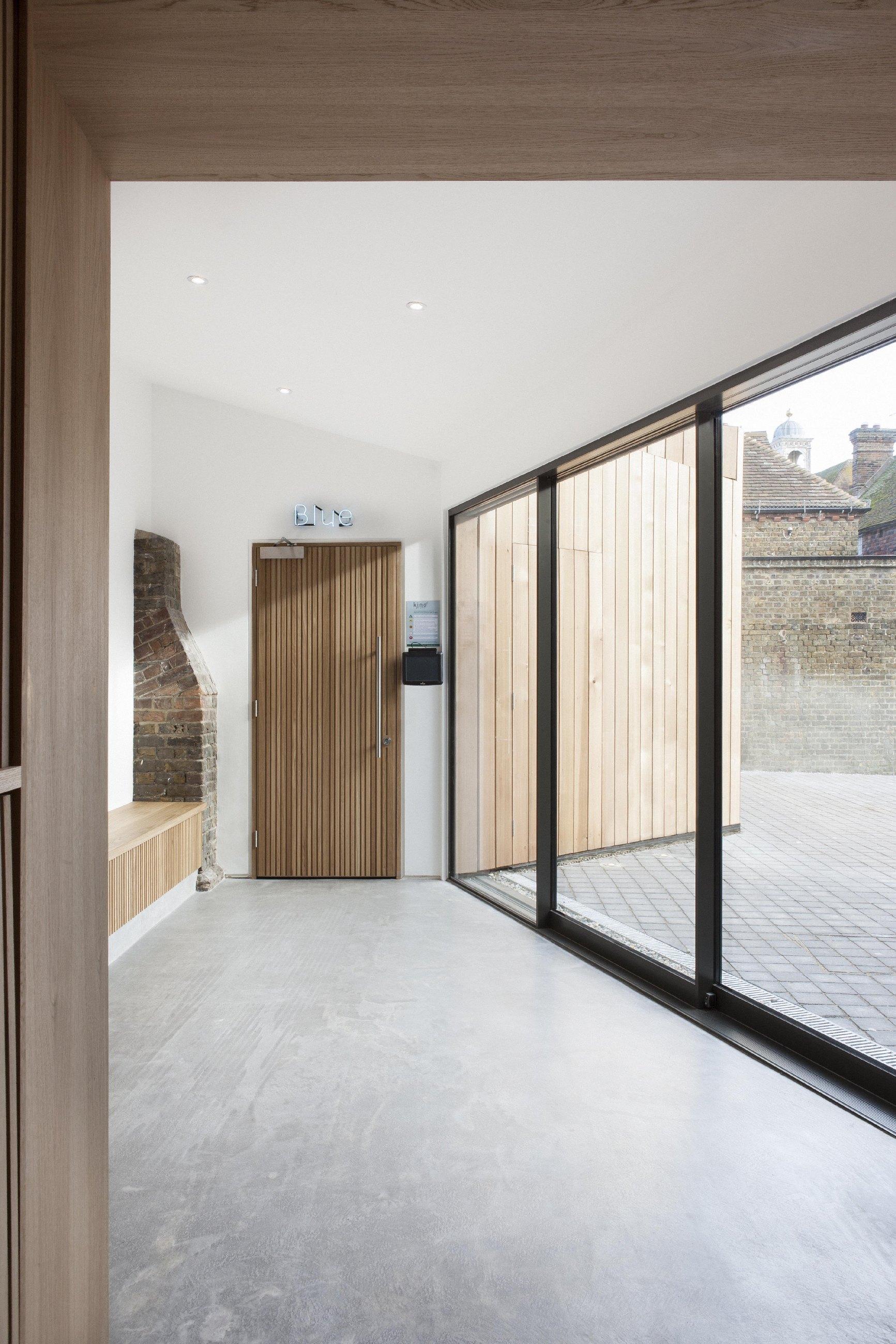 19世纪建筑内的现代电影院设计项目-12