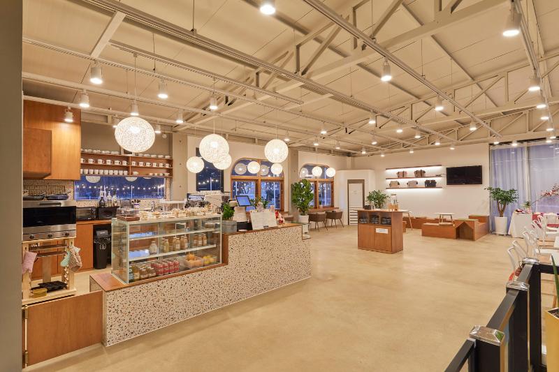 明亮温馨 60 平宠物咖啡厅设计-10