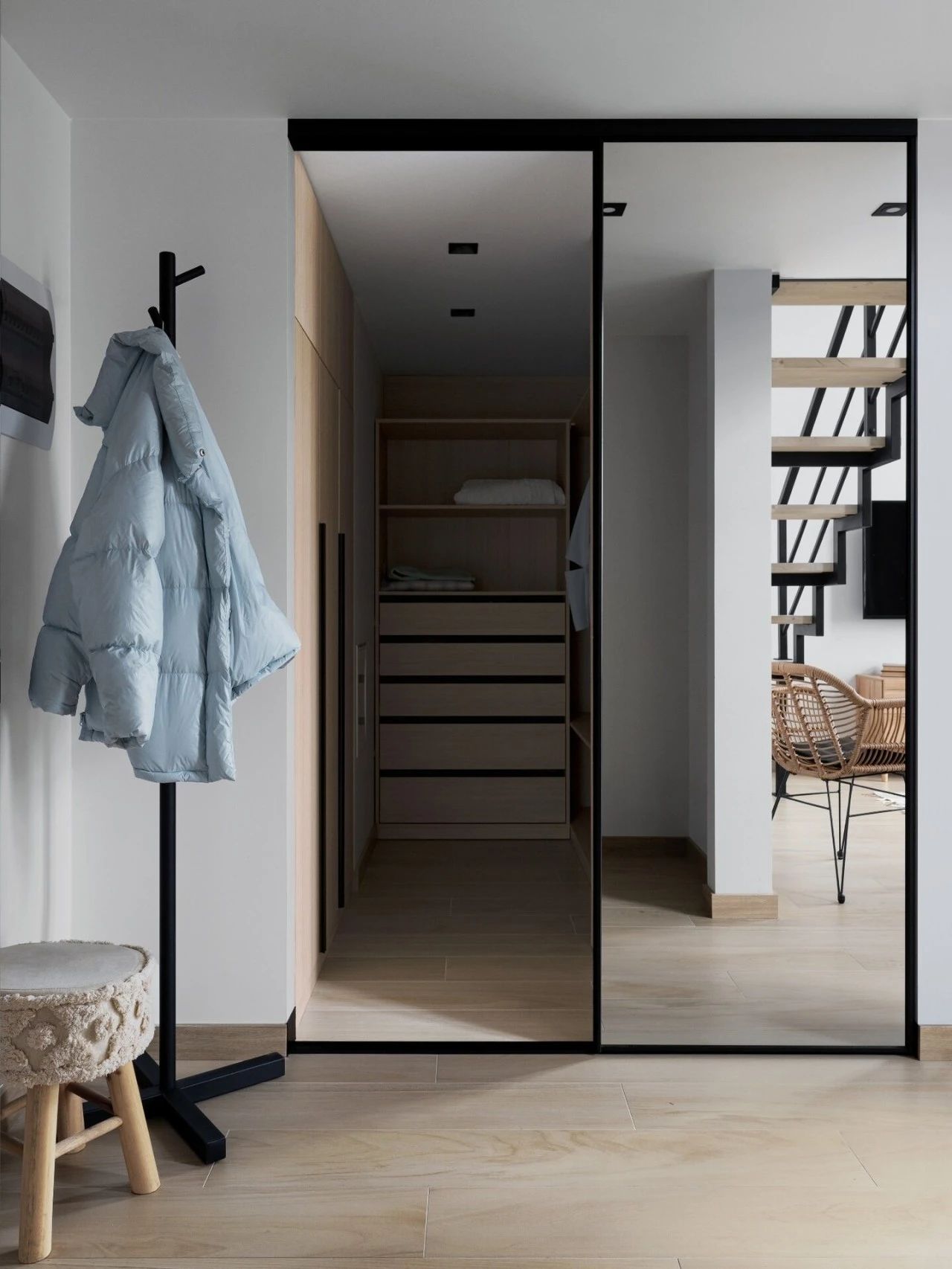 35㎡带露台的复式小宅设计-24