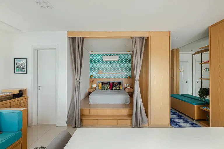 La chambre est bien dissimulée dans ce mini loft de 48m2-3