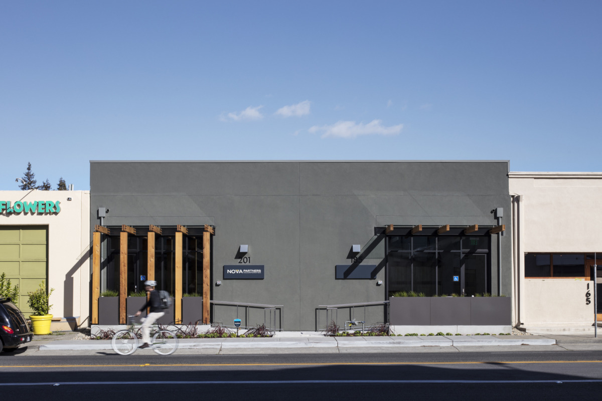 加州山景现代仓库改造办公室-12