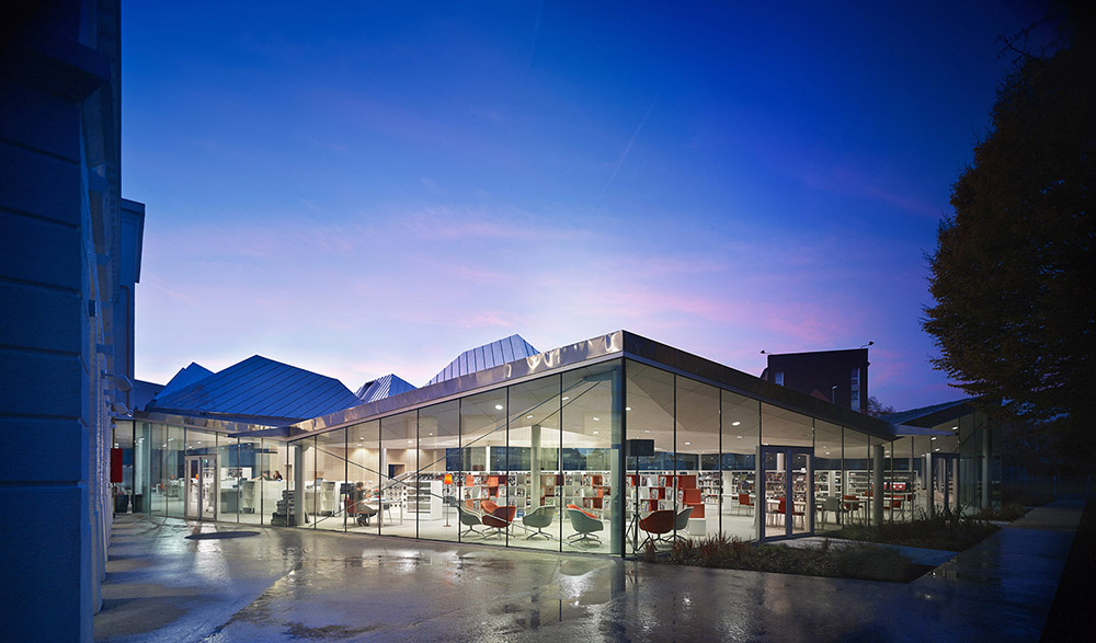 法国 La Madeleine 媒体图书馆,工业风与温暖环境的完美融合-18